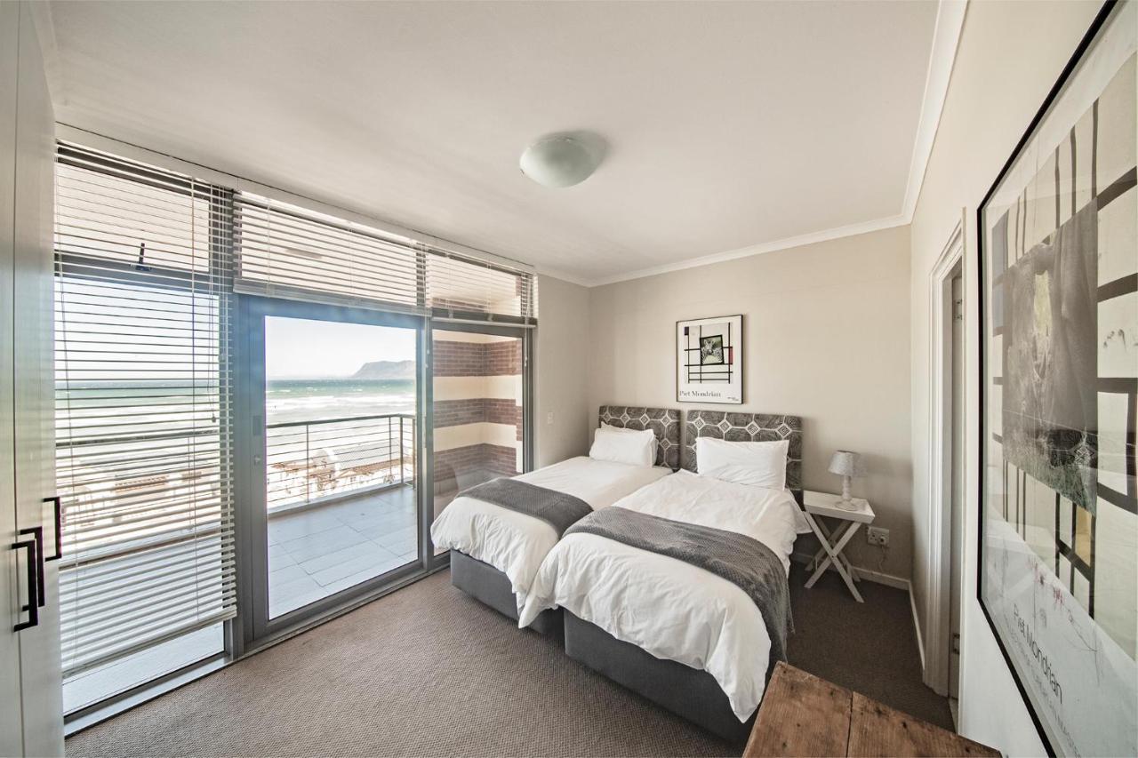 Surferscorner Self Catering Apartments Muizenberg Exterior photo