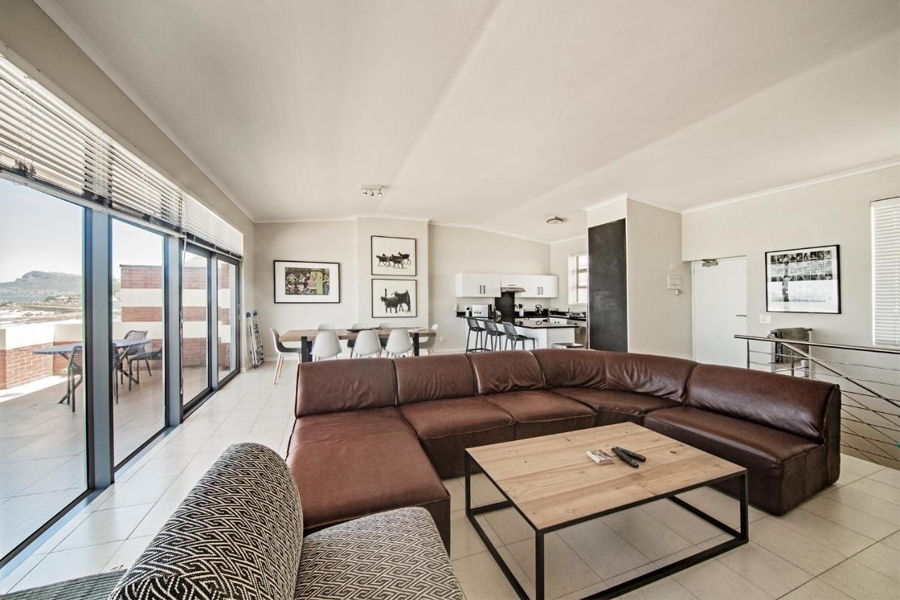 Surferscorner Self Catering Apartments Muizenberg Exterior photo