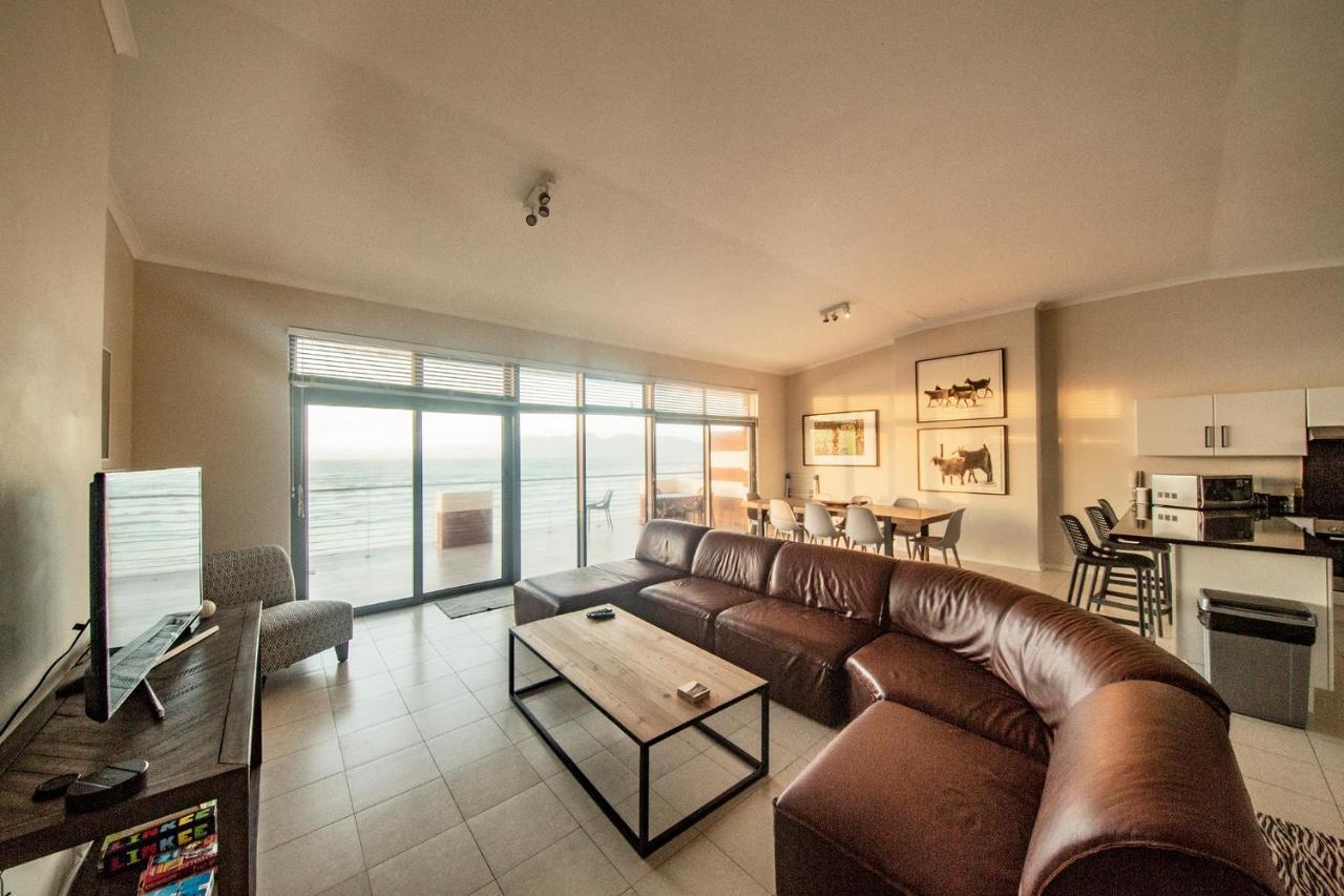 Surferscorner Self Catering Apartments Muizenberg Exterior photo