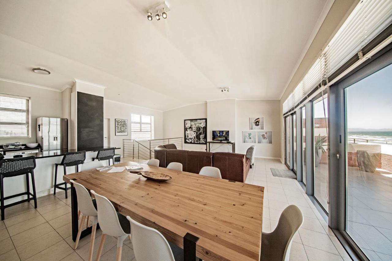 Surferscorner Self Catering Apartments Muizenberg Exterior photo