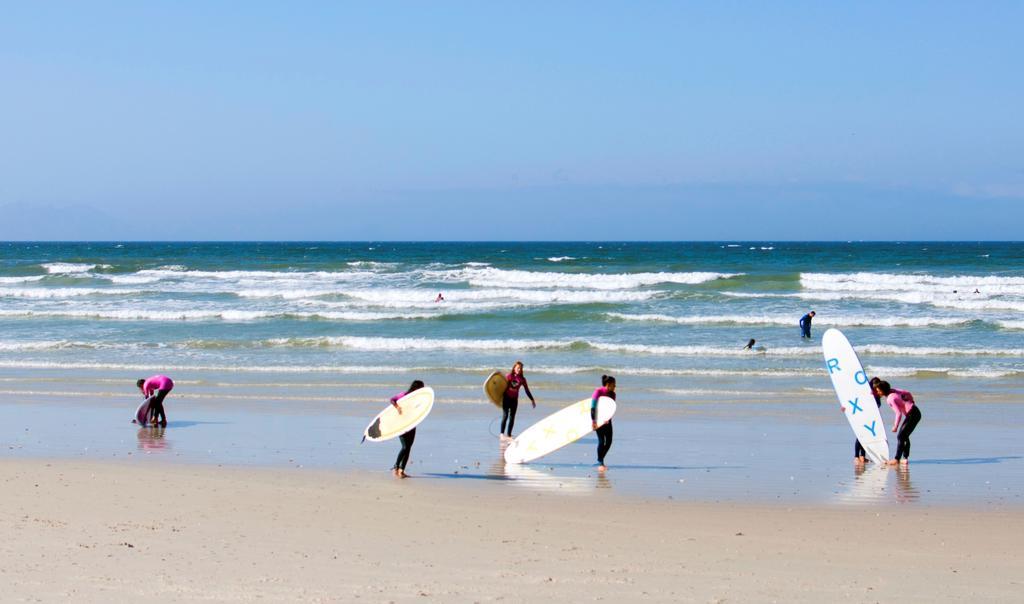 Surferscorner Self Catering Apartments Muizenberg Exterior photo