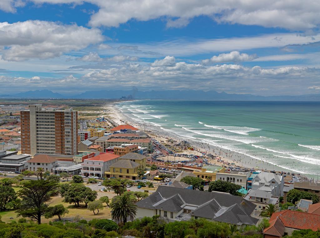 Surferscorner Self Catering Apartments Muizenberg Exterior photo