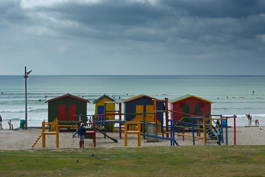 Surferscorner Self Catering Apartments Muizenberg Exterior photo