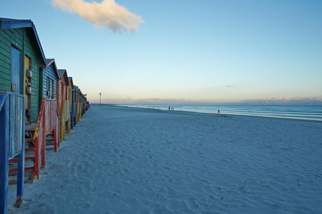 Surferscorner Self Catering Apartments Muizenberg Exterior photo