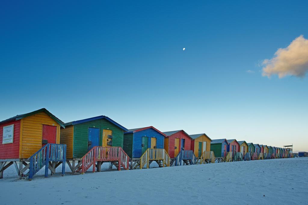 Surferscorner Self Catering Apartments Muizenberg Exterior photo