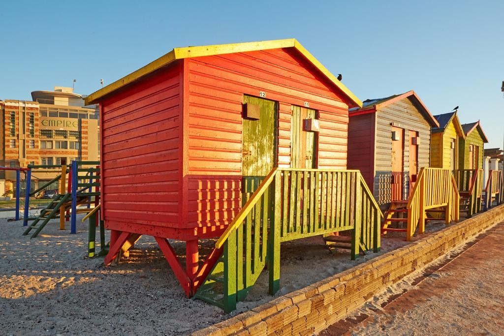 Surferscorner Self Catering Apartments Muizenberg Exterior photo