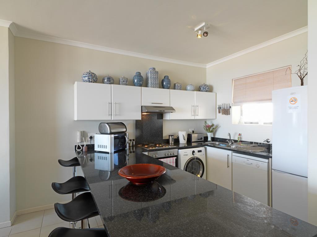 Surferscorner Self Catering Apartments Muizenberg Exterior photo