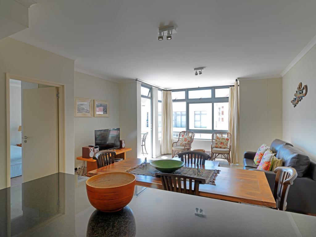 Surferscorner Self Catering Apartments Muizenberg Exterior photo