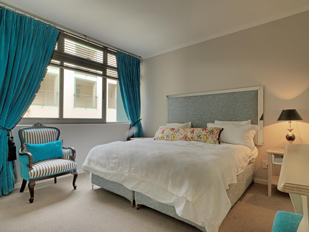 Surferscorner Self Catering Apartments Muizenberg Exterior photo