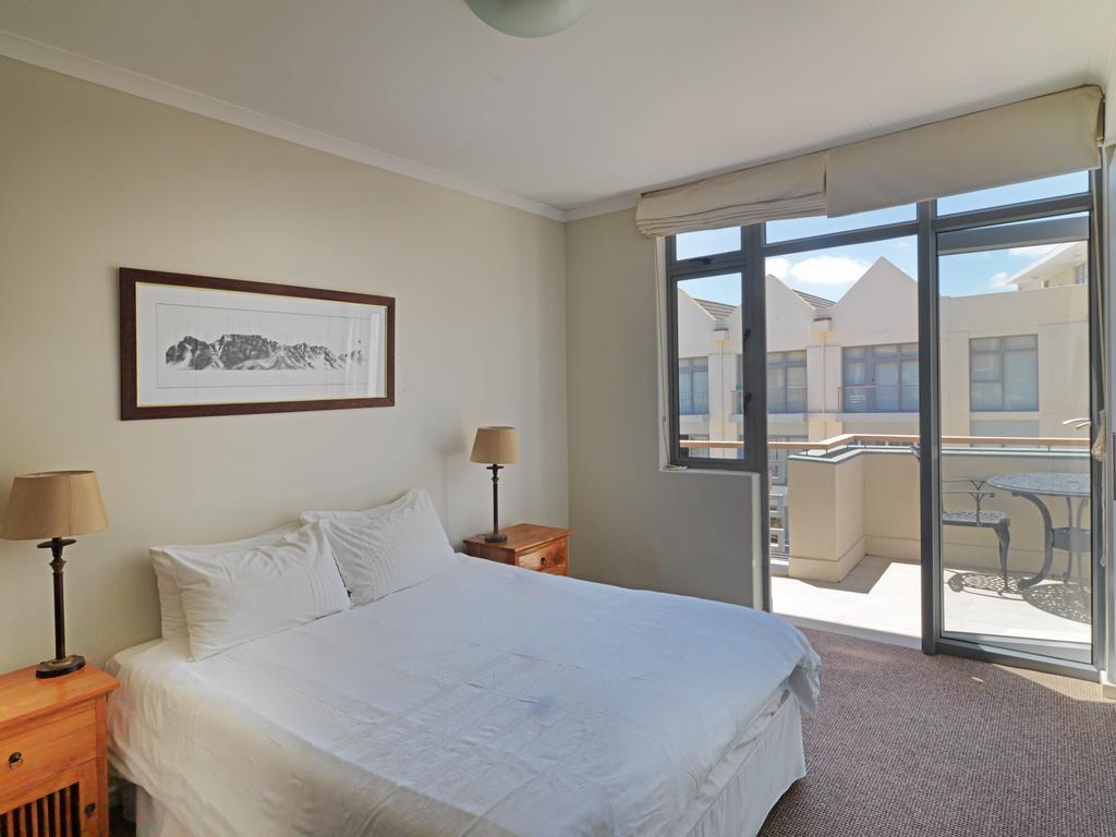 Surferscorner Self Catering Apartments Muizenberg Exterior photo